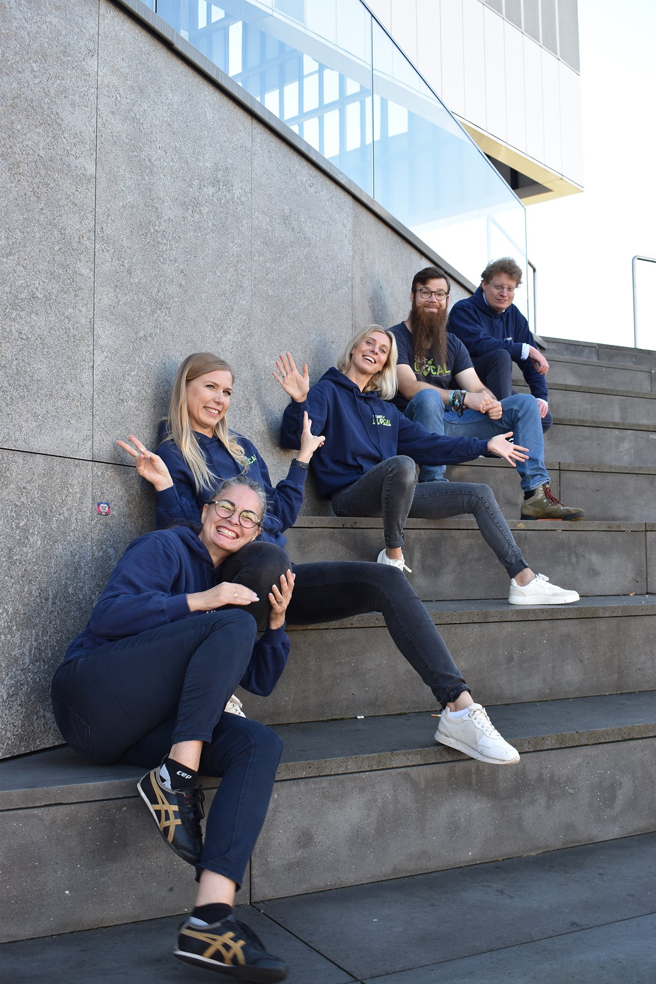 The StartGlocal team in front of the Audimax at the campus Kleve